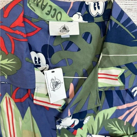 Disney Parks Mickey Tiki Tropic Hawaiian Camp Resort Beach Button Shirt Small - Picture 4 of 4